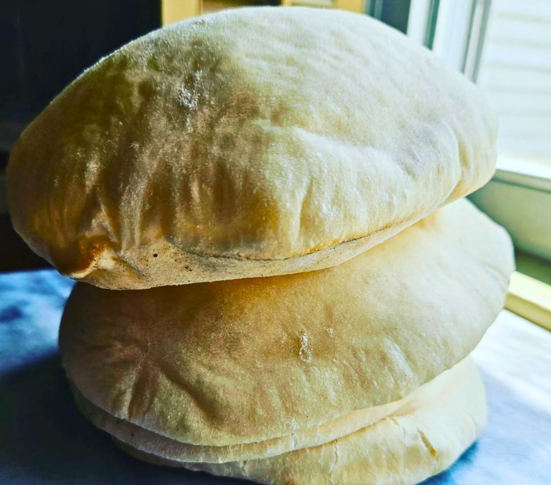Homemade Puffy Pita Bread 🫓 | Fluffy, Vegan & Easy Oven-Baked Flatbread