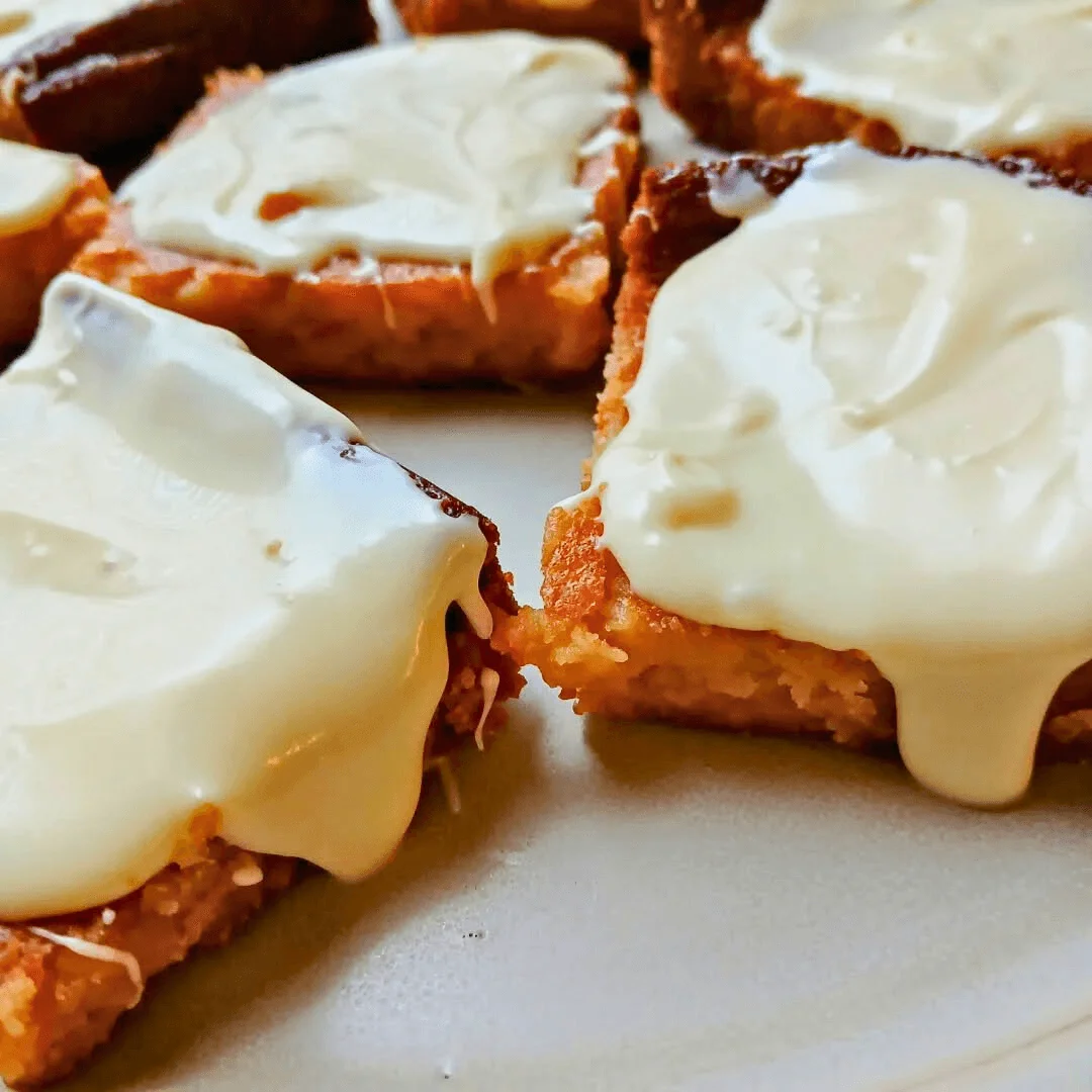 Easy Keto White Chocolate Blondies | Low-Carb, Flourless & Sugar-Free Dessert
