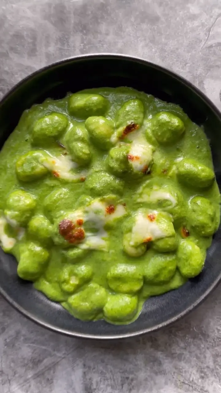 Creamy Baked Spinach and Pea Gnocchi with Melted Mozzarella