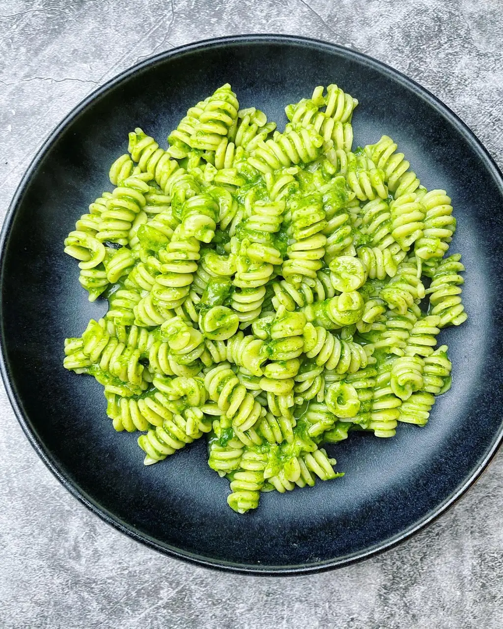Creamy Kale and Garlic Pasta with Lemon – A Quick, Flavor-Packed Green Pasta Recipe