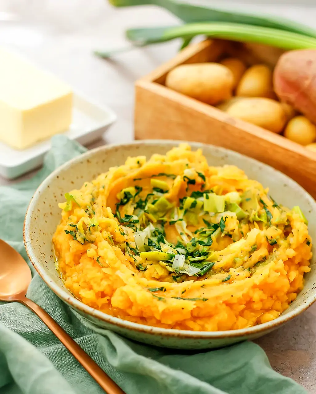 Creamy Colcannon-Style Sweet Potato and Leek Mash with Kale