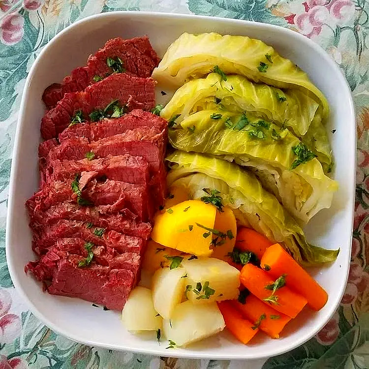 Instant Pot Corned Beef with Cabbage and Root Vegetables – Easy One-Pot Comfort Dinner