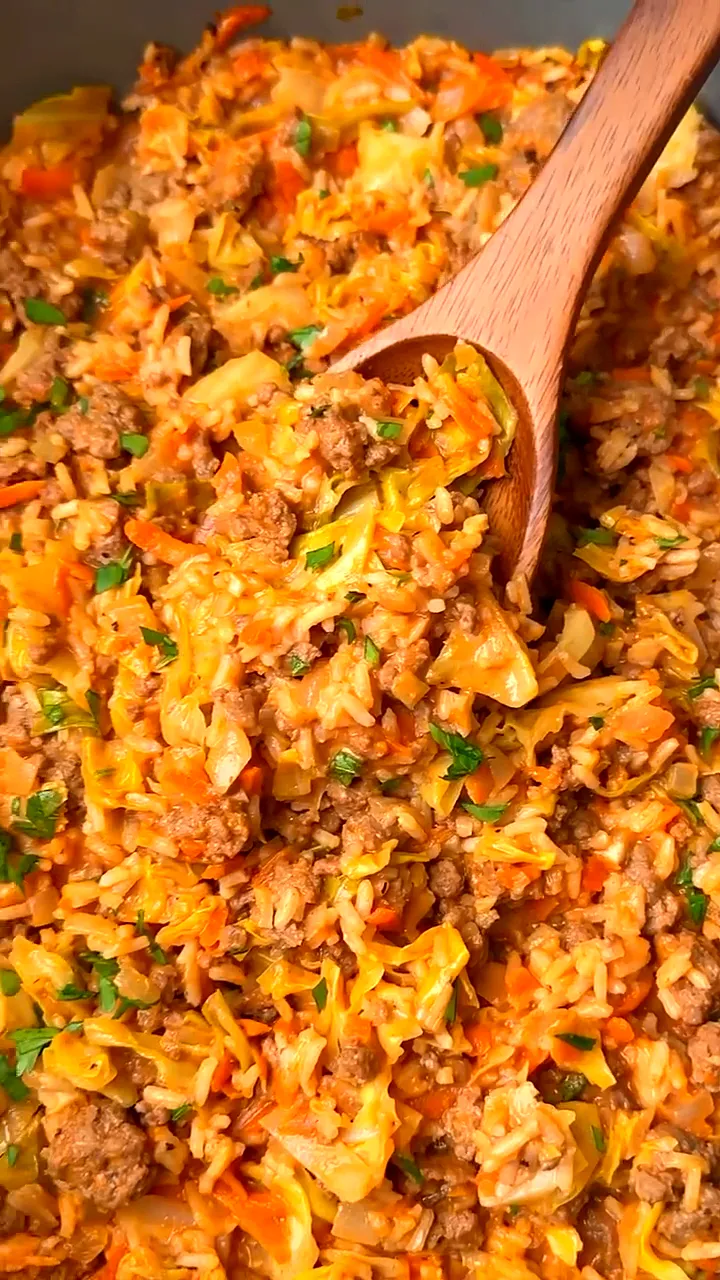 Easy Cabbage Roll Skillet Recipe (30-Minute One-Pan Dinner)